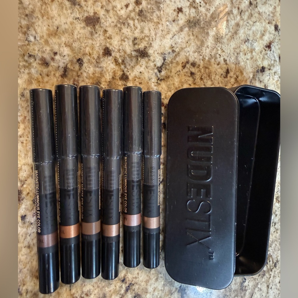Nudestix Nude eyeshadow pencils.  6 Magnetic Eye Color Set - Assorted Shades
